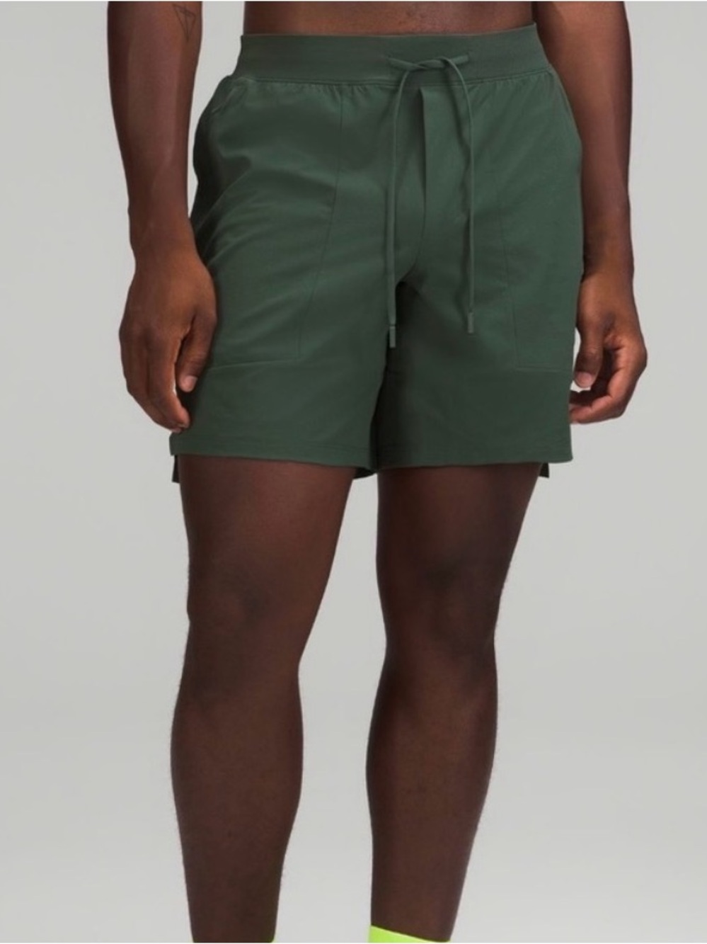 Lululemon Men’s License to Train
Shorts 7" medium- rainforest green